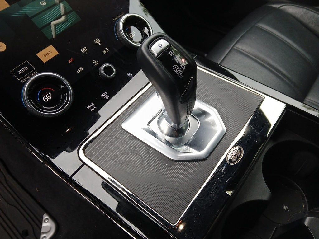Vehicle image 21 of 29
