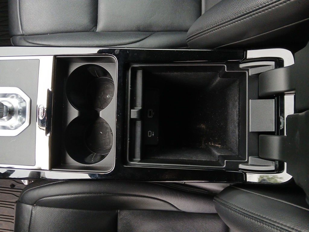 Vehicle image 23 of 29