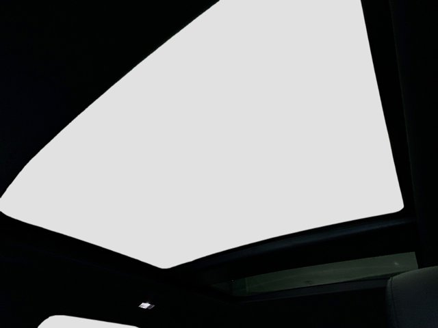 Vehicle image 17 of 20