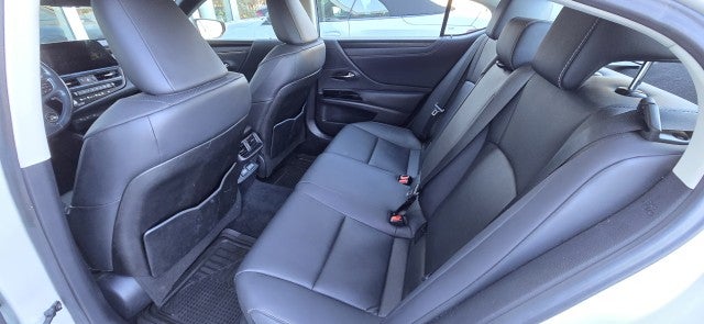 2023 Lexus ES 350 Image 17 of 38