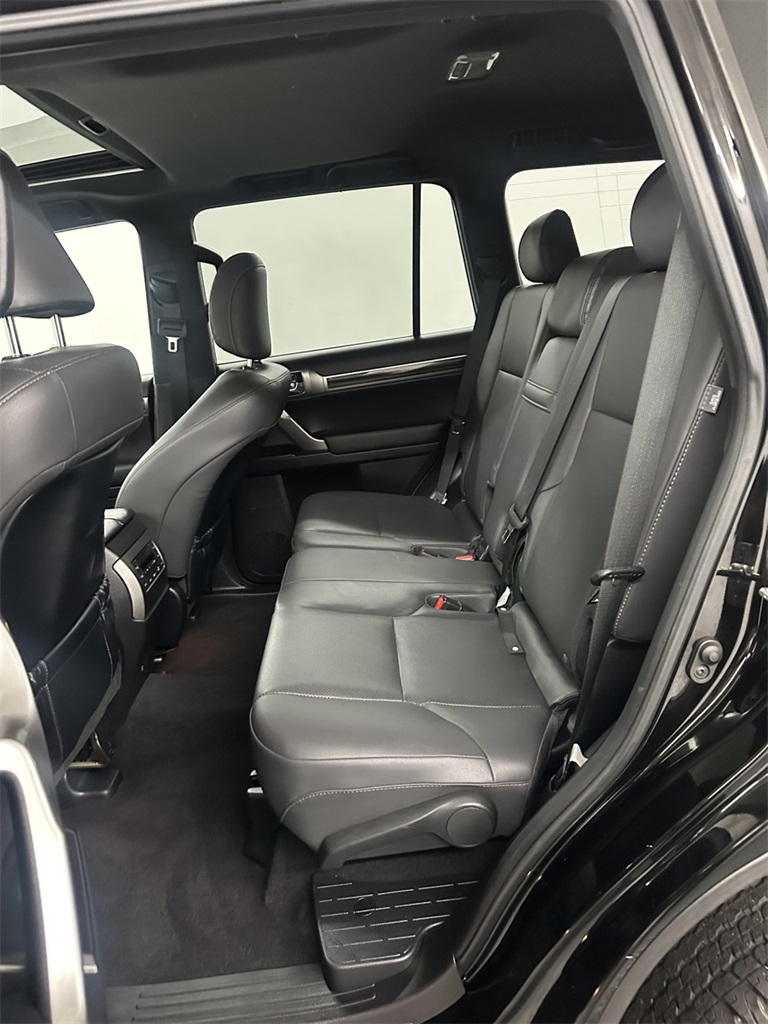 2023 Lexus GX 460 Premium Image 17 of 50