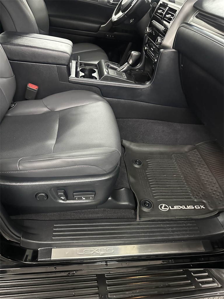 2023 Lexus GX 460 Premium Image 9 of 50