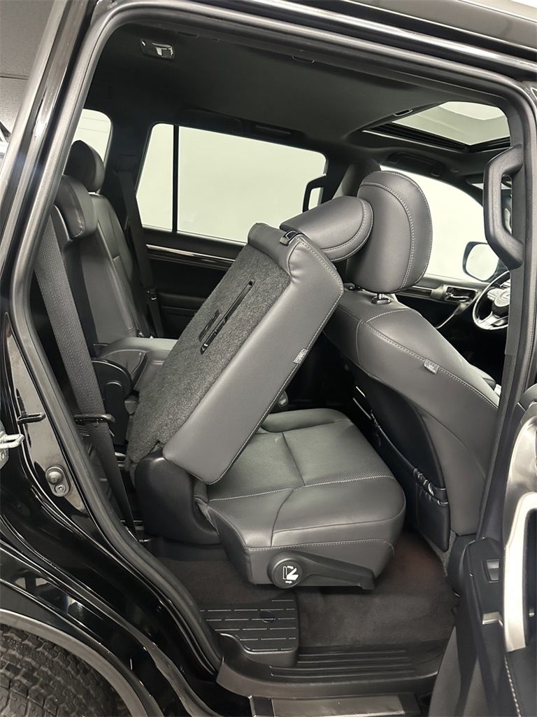 2023 Lexus GX 460 Premium Image 16 of 50
