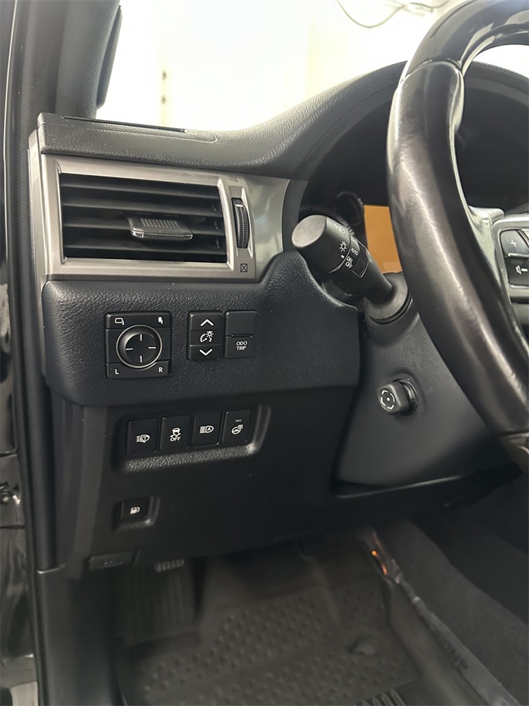 2023 Lexus GX 460 Premium Image 25 of 50