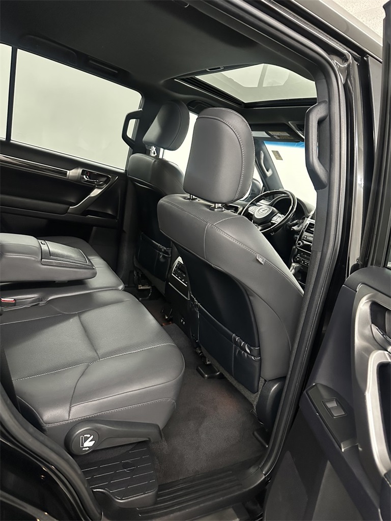2023 Lexus GX 460 Premium Image 18 of 50