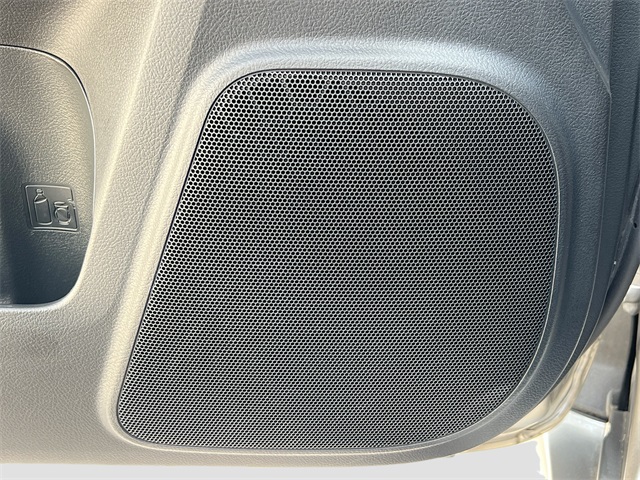 Vehicle image 20 of 36