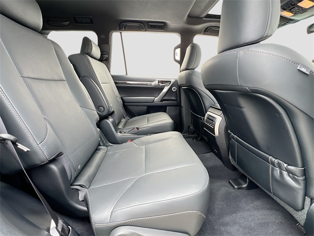 Vehicle image 31 of 36