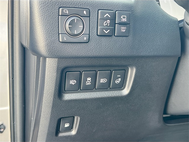 Vehicle image 11 of 36