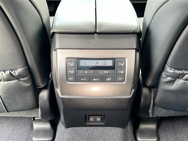Vehicle image 28 of 36