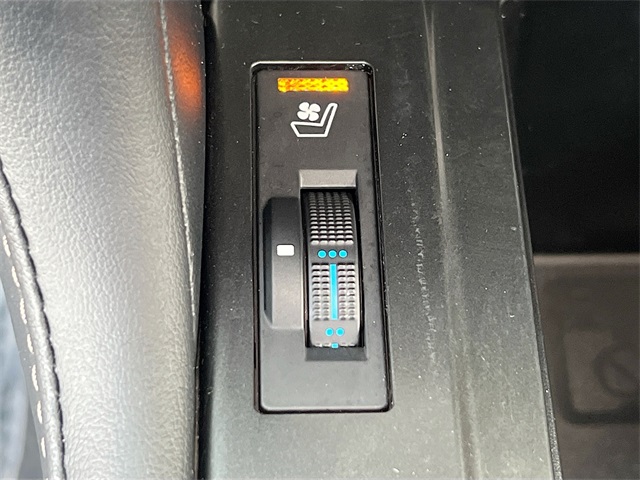 Vehicle image 22 of 36