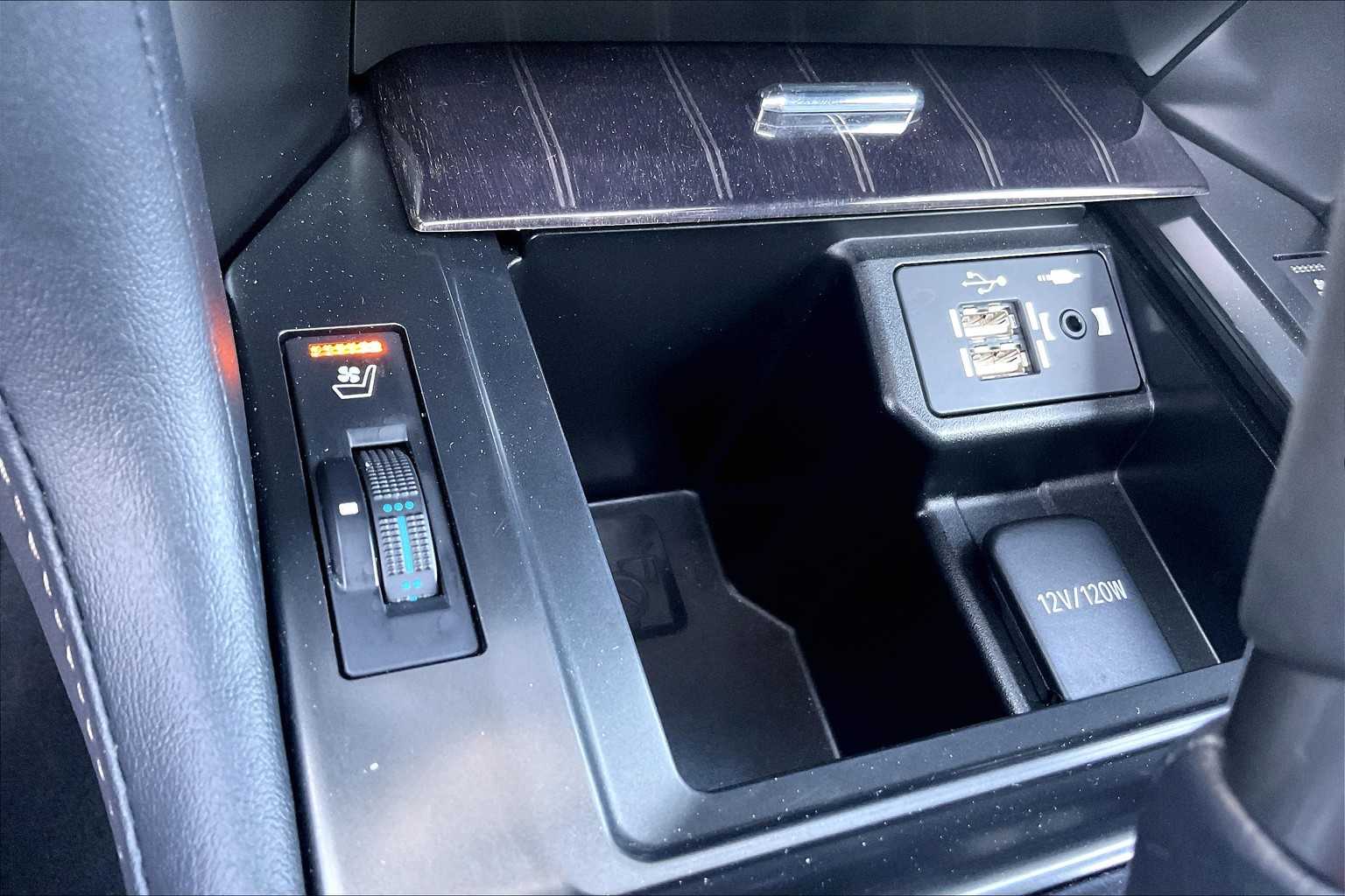 2023 Lexus GX 460 Premium Image 27 of 36