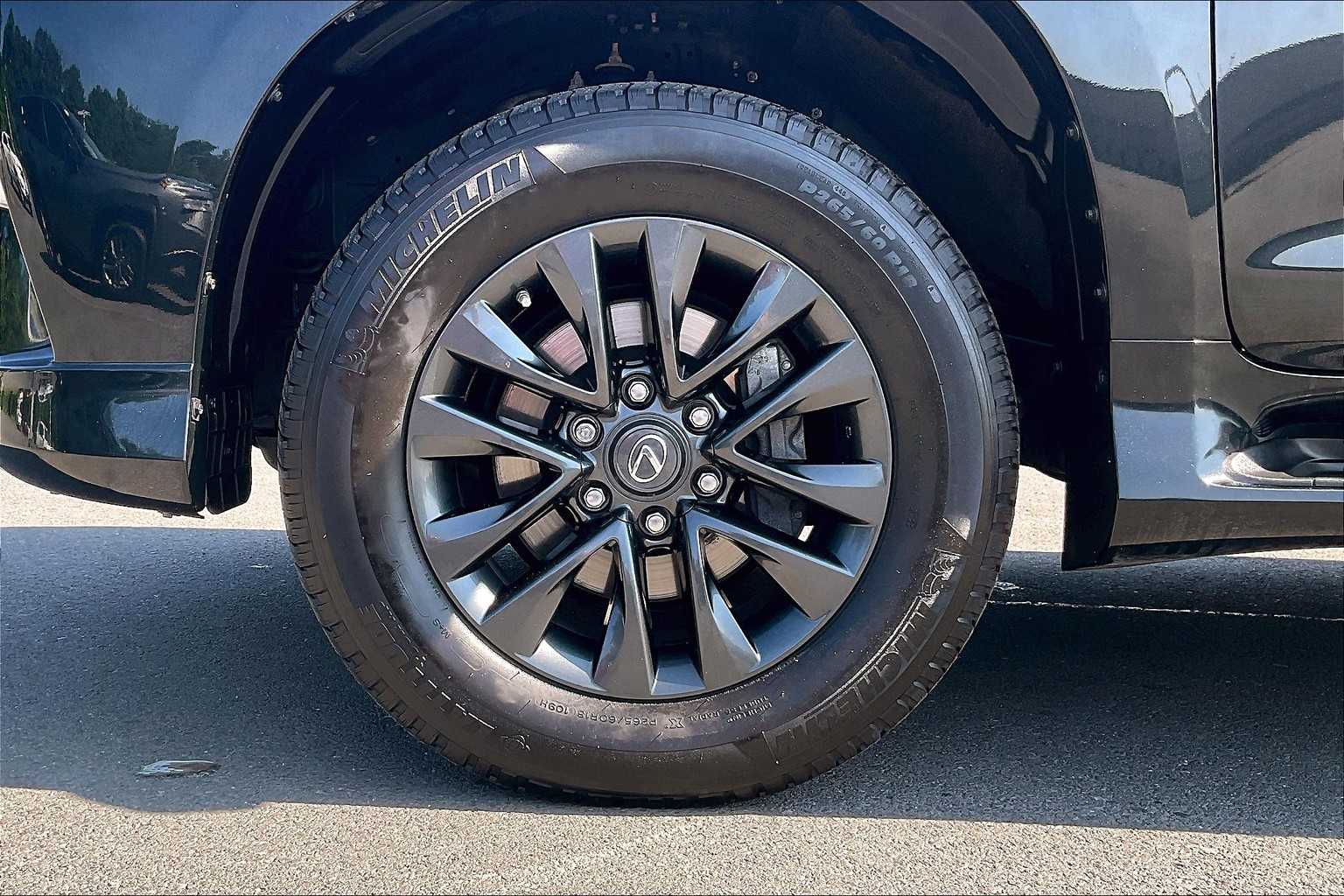 2023 Lexus GX 460 Premium Image 9 of 36