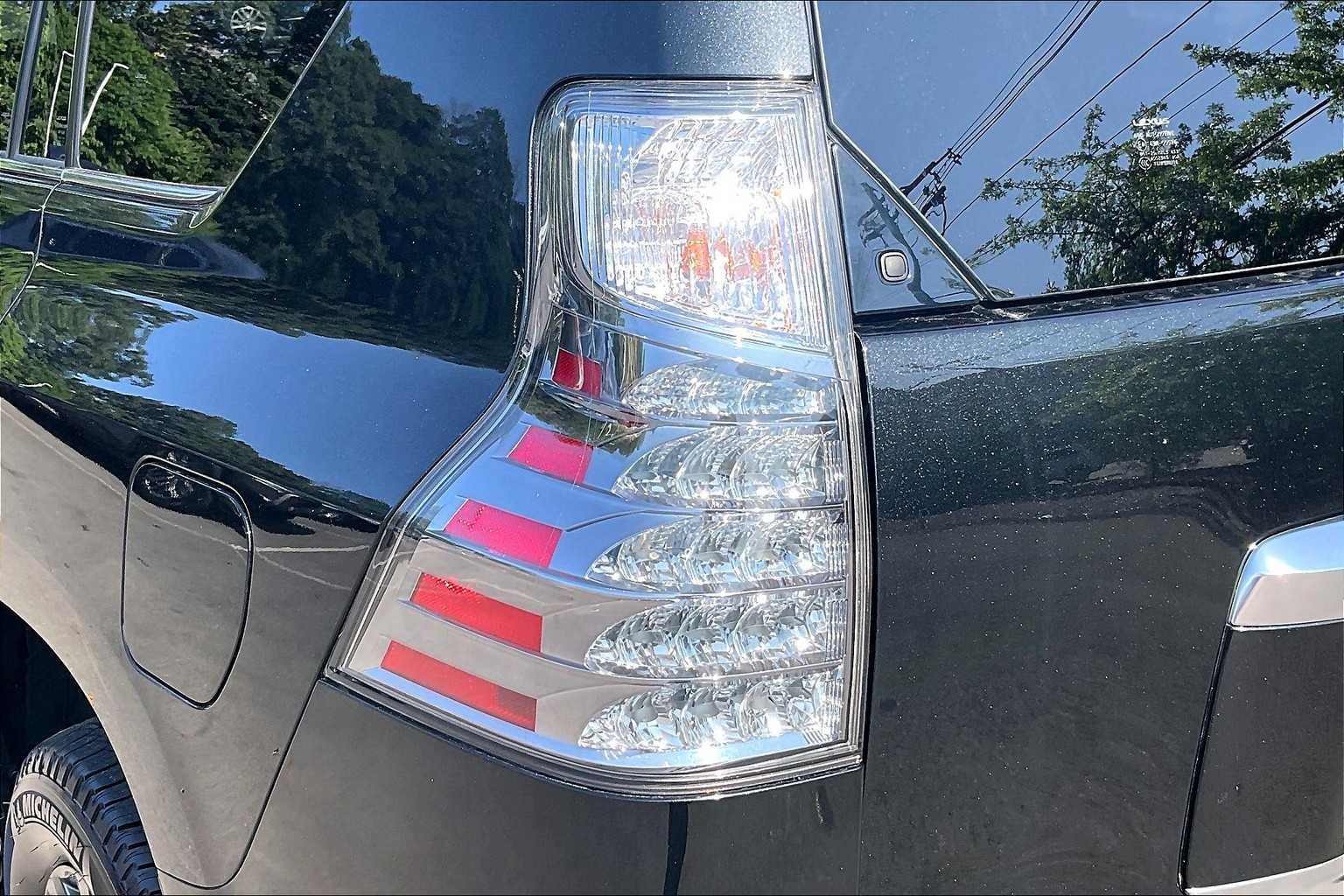 2023 Lexus GX 460 Premium Image 29 of 36