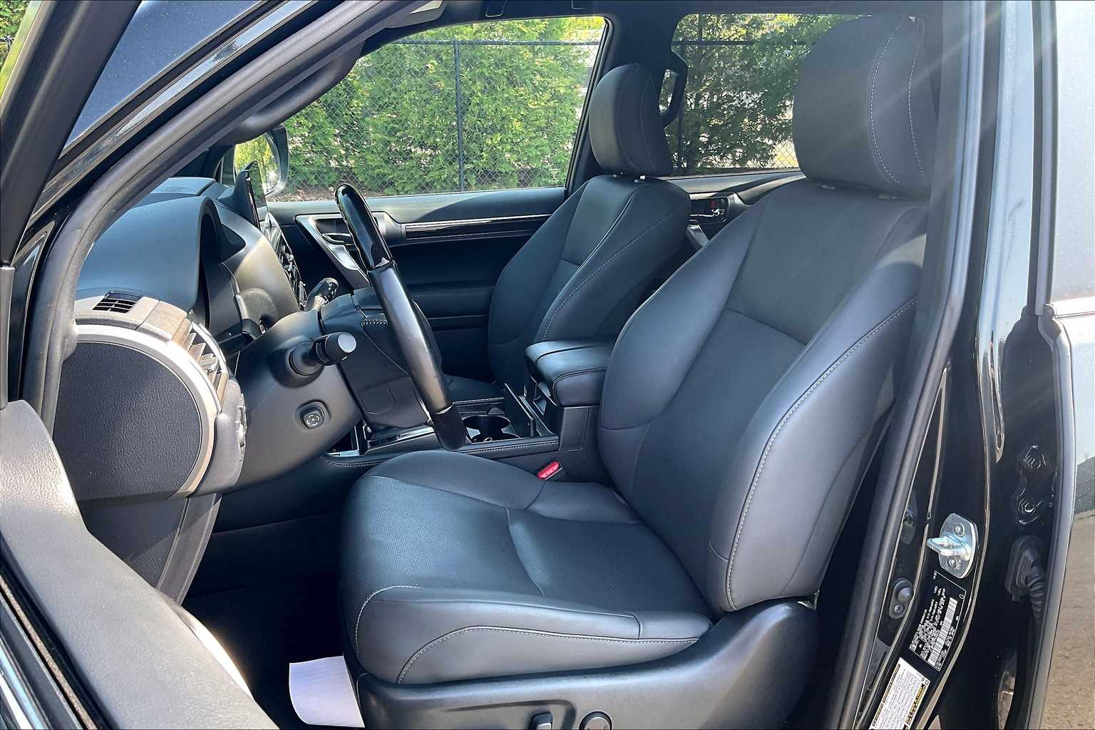 2023 Lexus GX 460 Premium Image 12 of 36