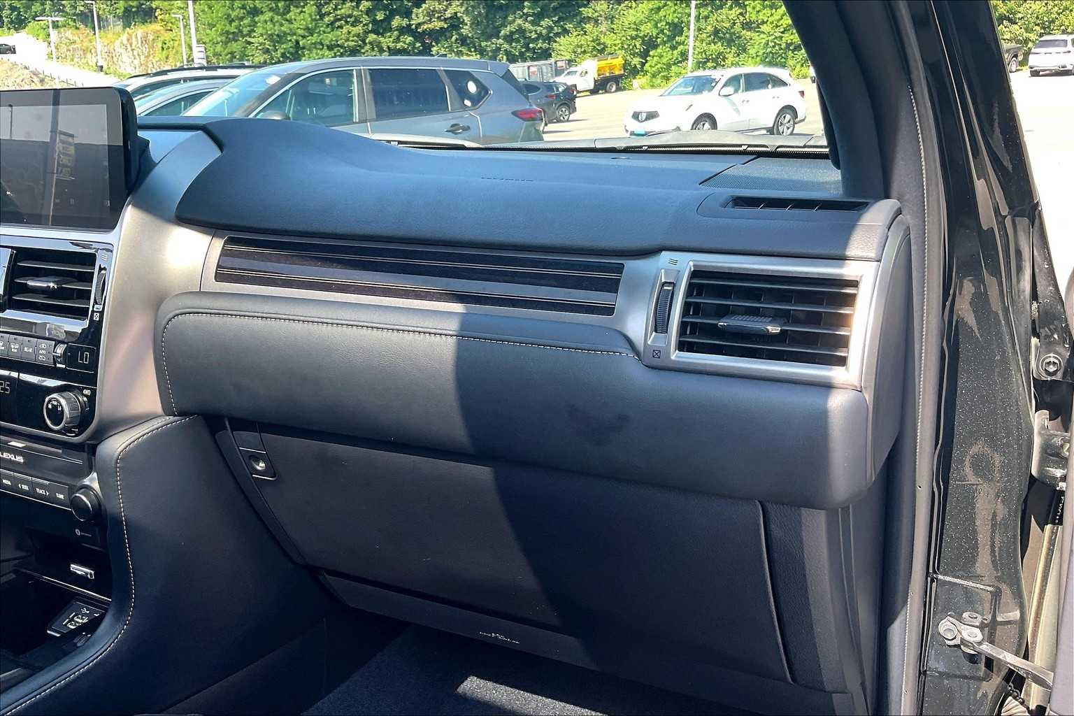 2023 Lexus GX 460 Premium Image 14 of 36