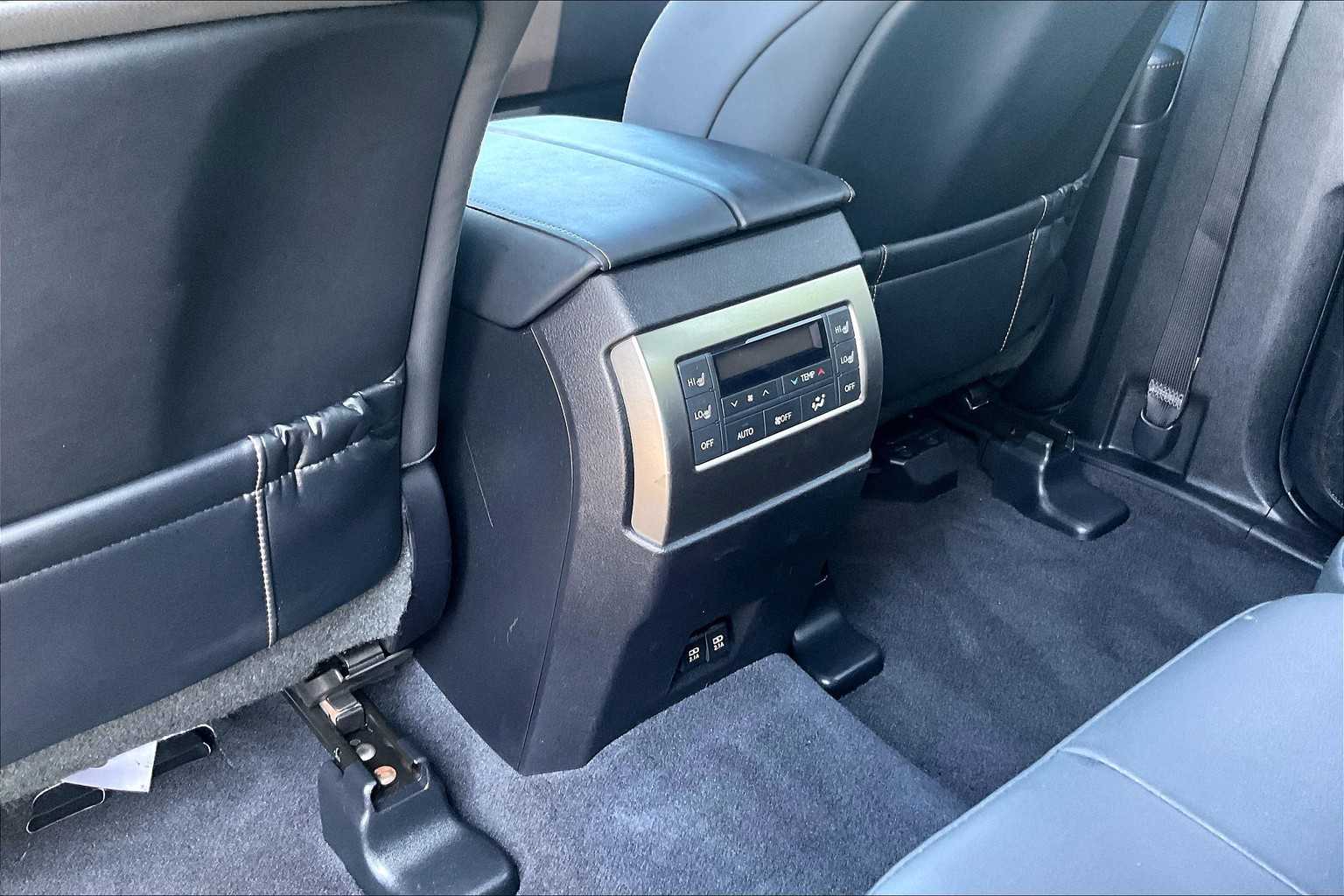 2023 Lexus GX 460 Premium Image 34 of 36