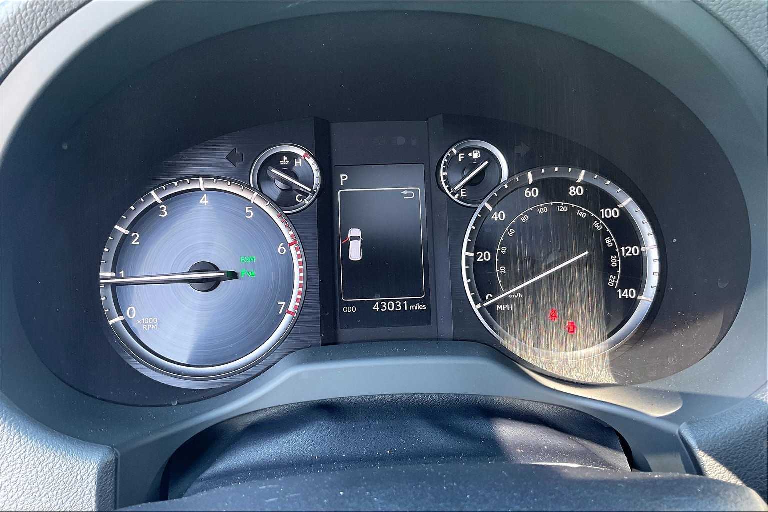 2023 Lexus GX 460 Premium Image 21 of 36