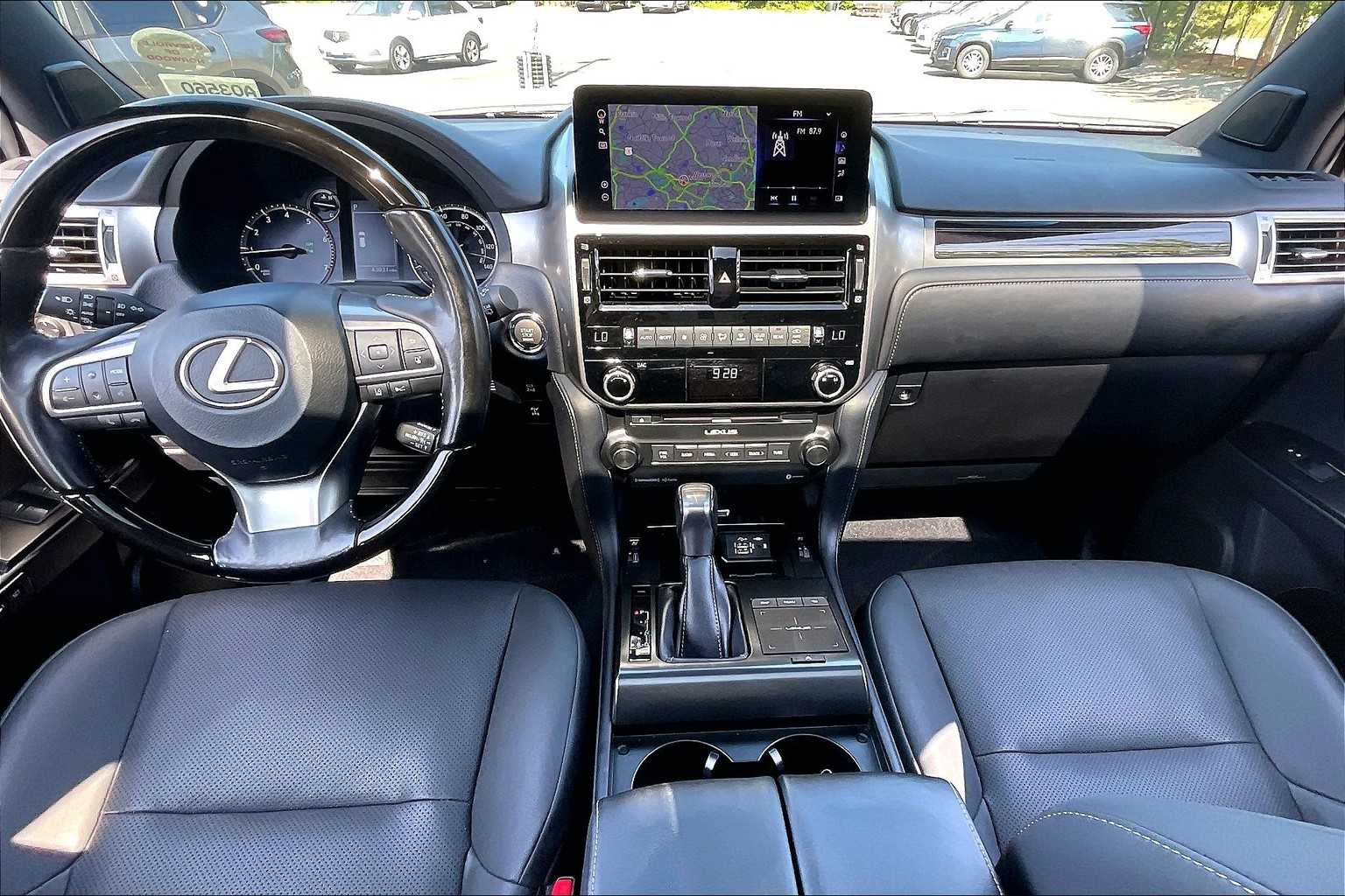 2023 Lexus GX 460 Premium Image 16 of 36