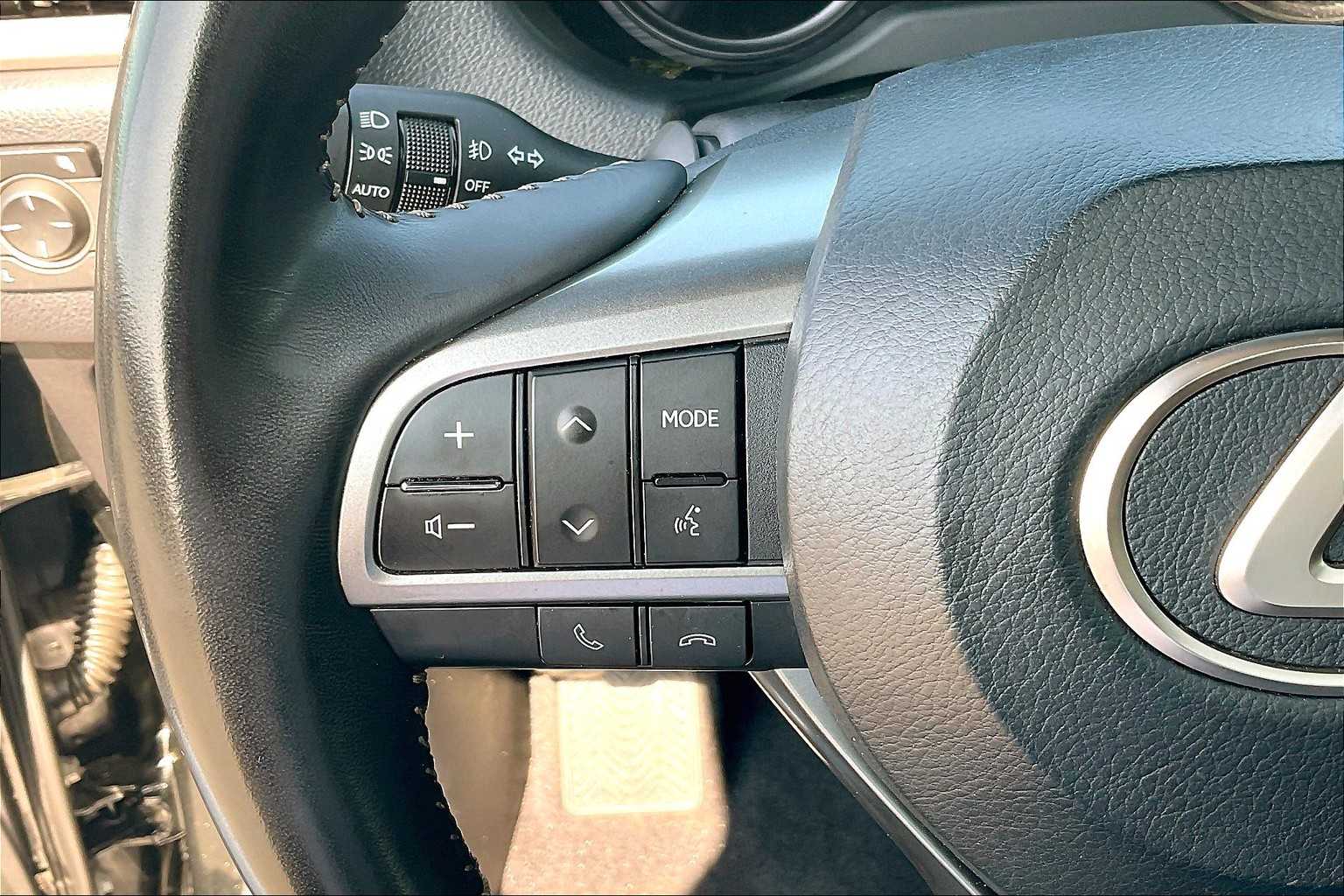 2023 Lexus GX 460 Premium Image 33 of 36