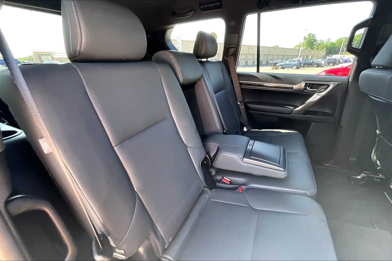 2023 Lexus GX 460 Premium Image 10 of 36