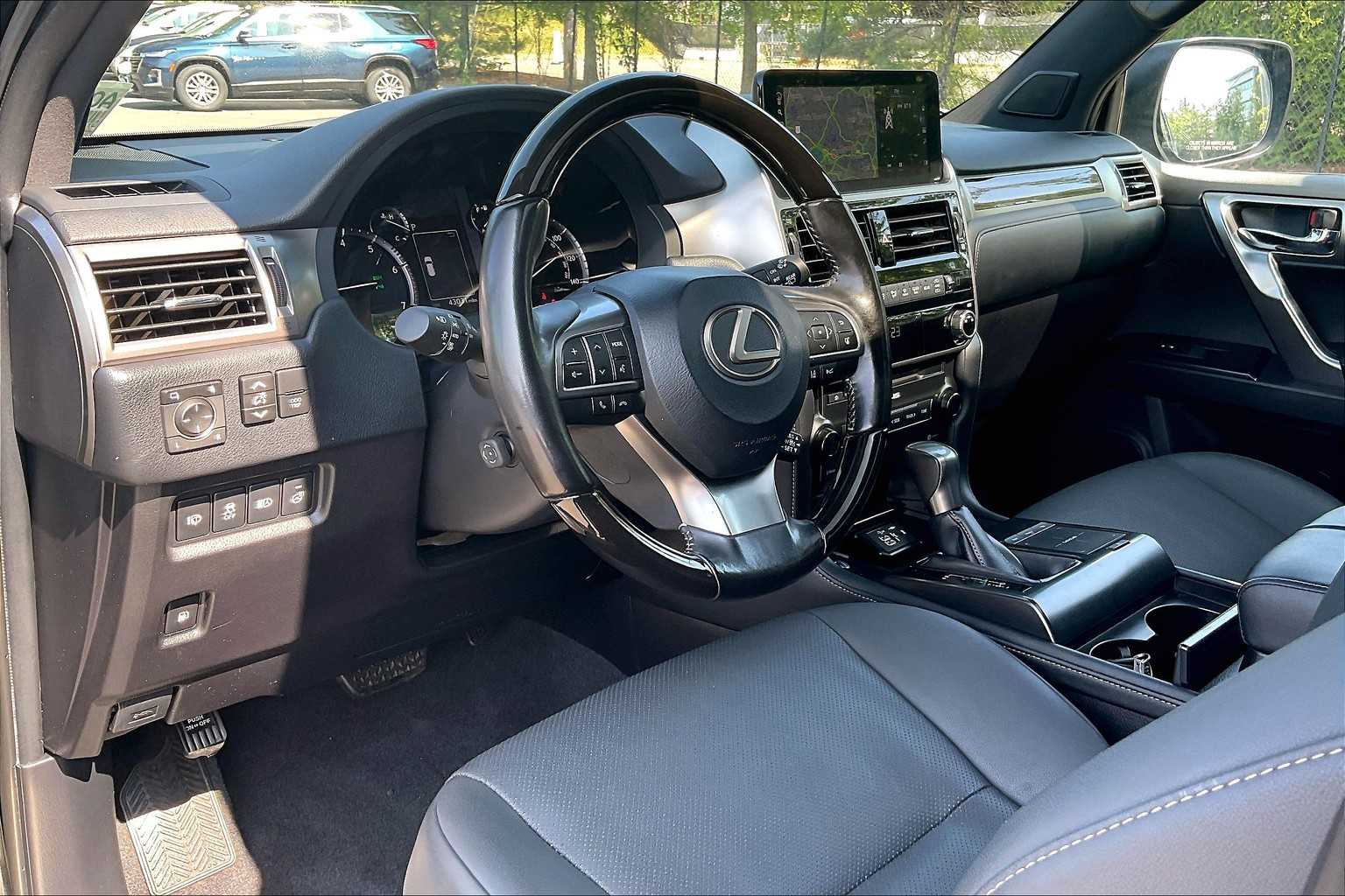 2023 Lexus GX 460 Premium Image 17 of 36