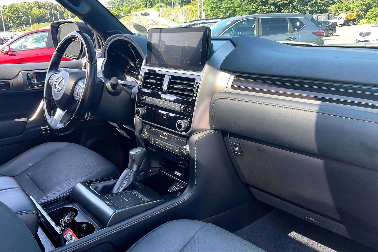 2023 Lexus GX 460 Premium Image 18 of 36