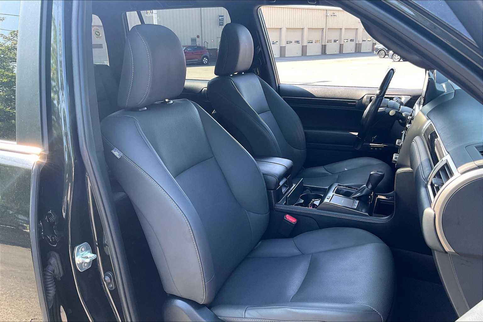 2023 Lexus GX 460 Premium Image 11 of 36