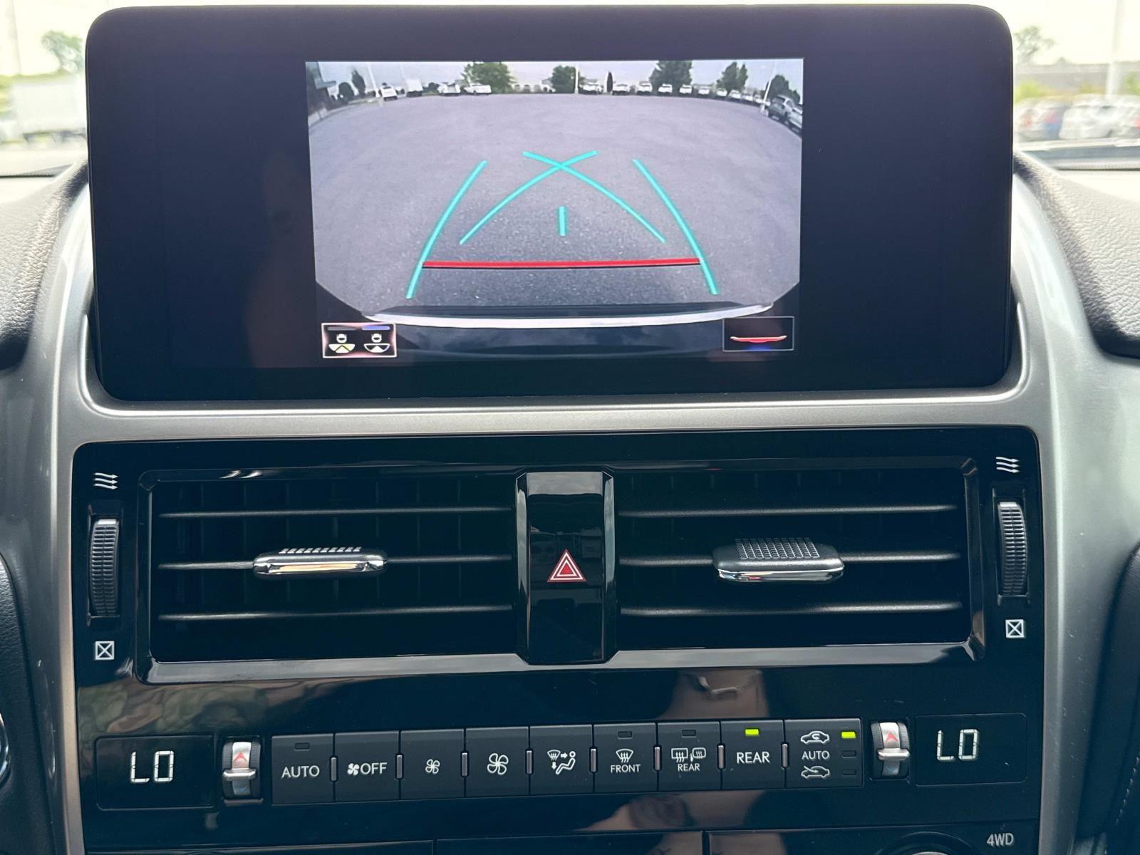 2023 Lexus GX 460 Premium Image 17 of 30