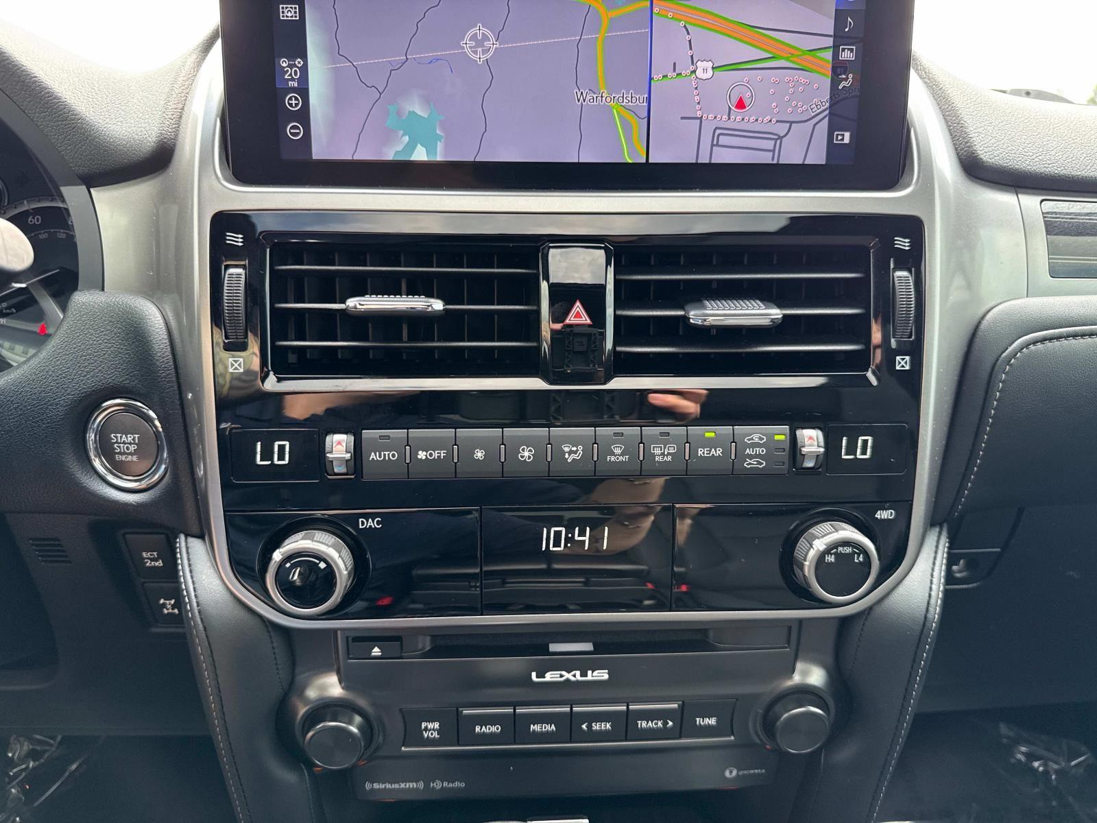 2023 Lexus GX 460 Premium Image 18 of 30