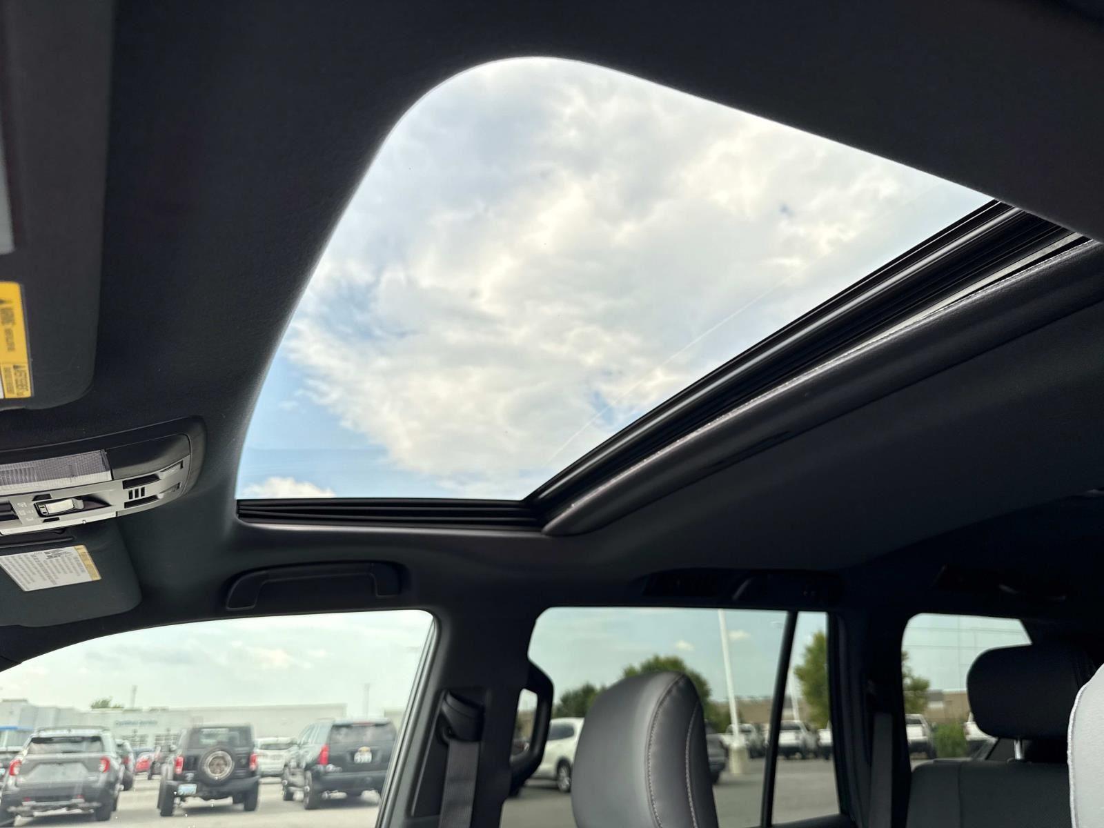 2023 Lexus GX 460 Premium Image 13 of 30