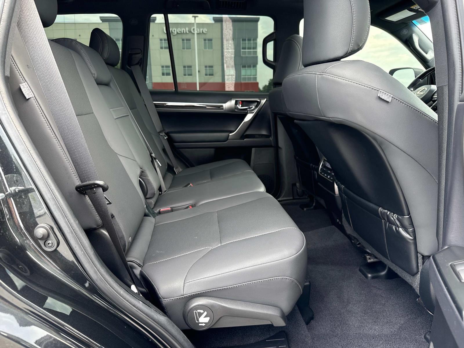 2023 Lexus GX 460 Premium Image 10 of 30