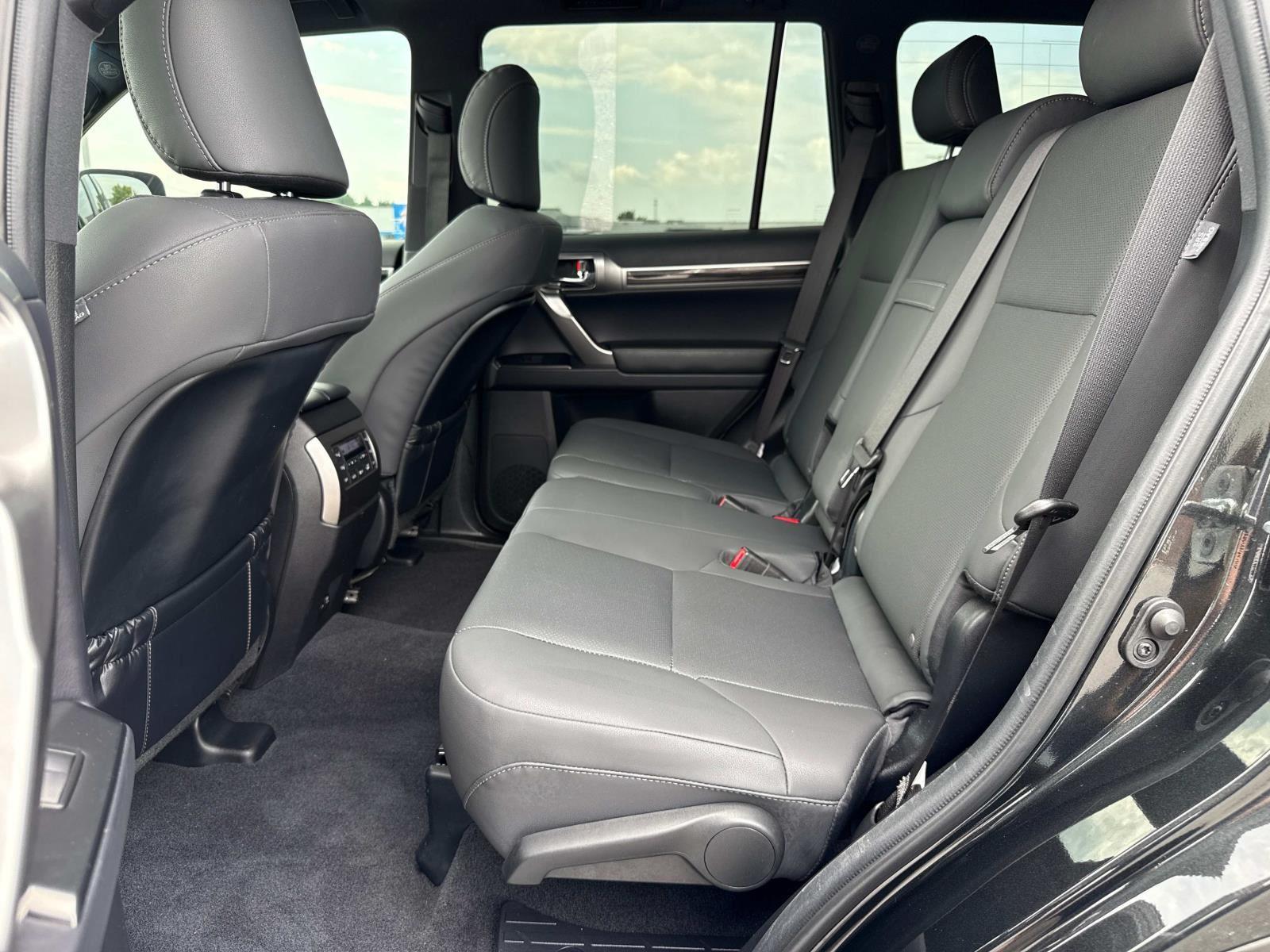 2023 Lexus GX 460 Premium Image 9 of 30