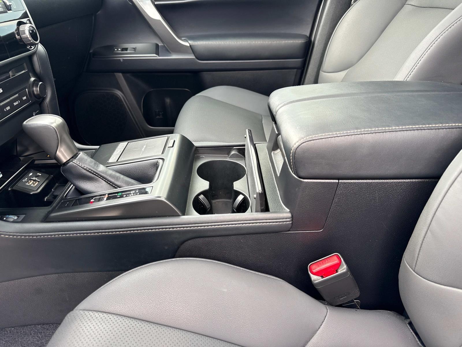 2023 Lexus GX 460 Premium Image 19 of 30