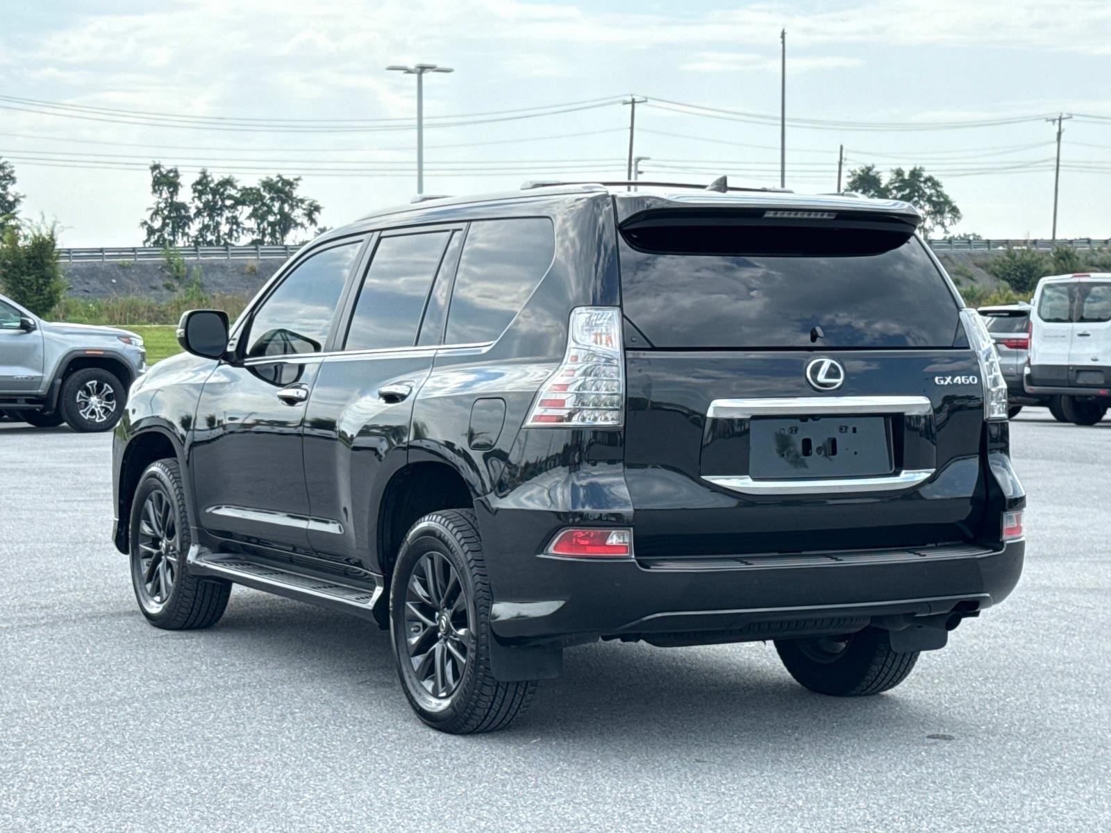 2023 Lexus GX 460 Premium Image 6 of 30
