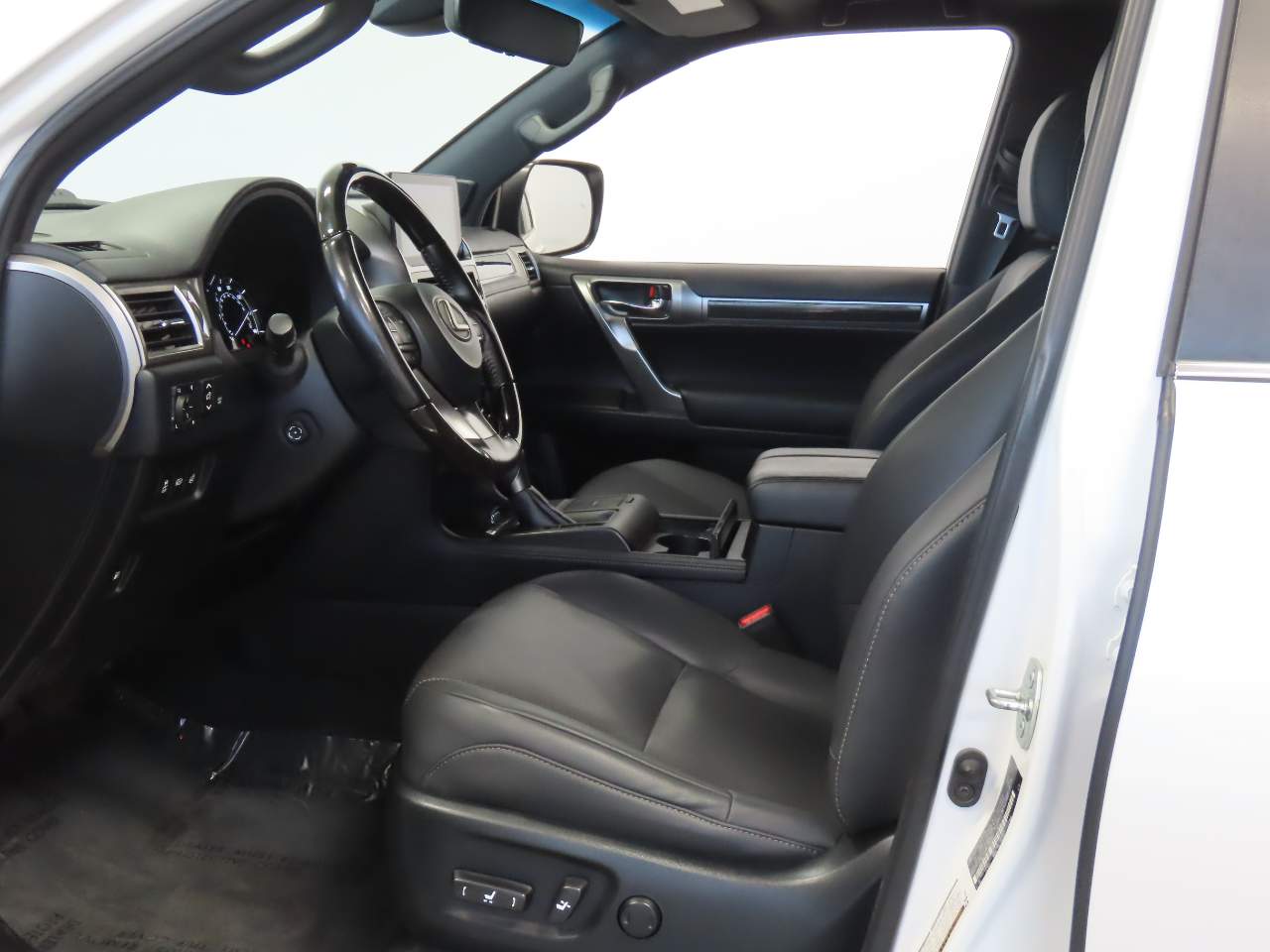 2023 Lexus GX 460 Premium Image 11 of 19