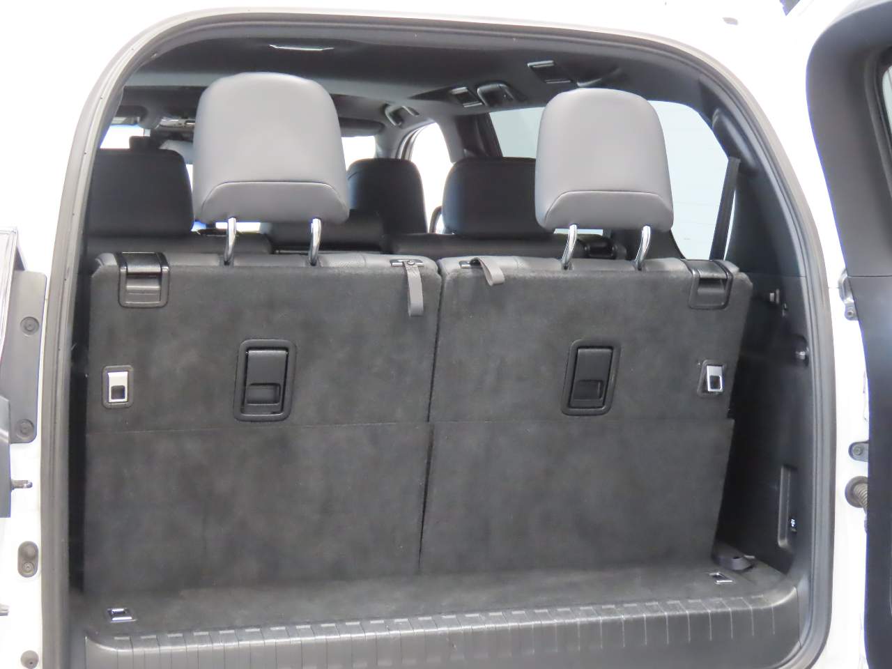 2023 Lexus GX 460 Premium Image 9 of 19