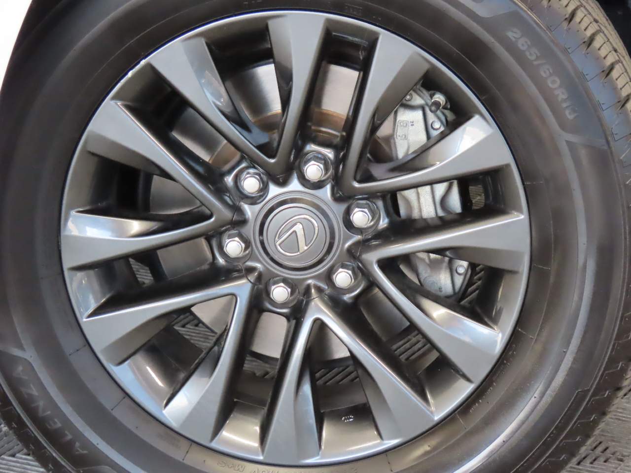 2023 Lexus GX 460 Premium Image 7 of 19