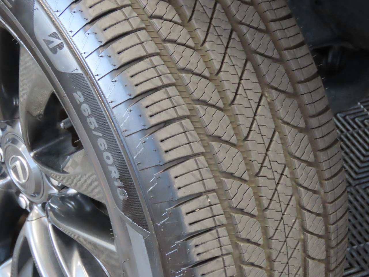 2023 Lexus GX 460 Premium Image 8 of 19