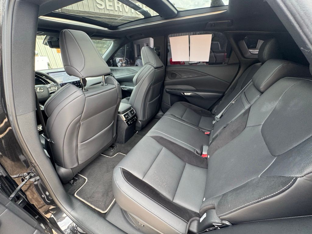 2023 Lexus RX RX 500h F SPORT Performance Image 10 of 21