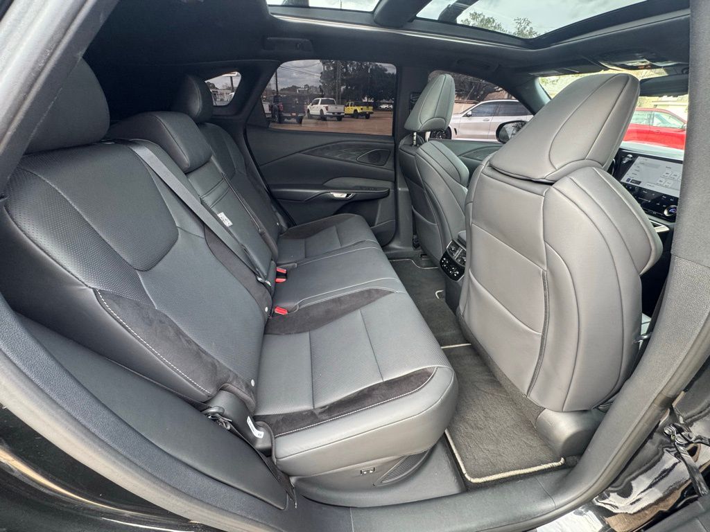 2023 Lexus RX RX 500h F SPORT Performance Image 11 of 21