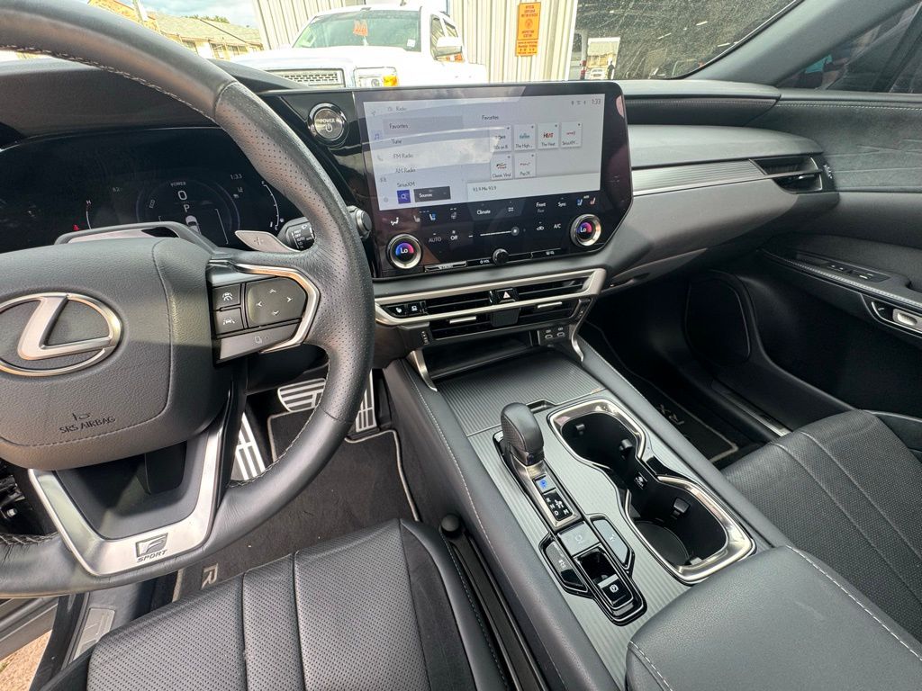 2023 Lexus RX RX 500h F SPORT Performance Image 17 of 21