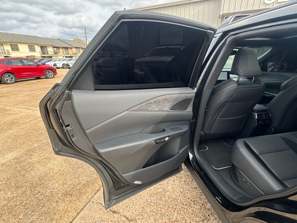 2023 Lexus RX RX 500h F SPORT Performance Image 14 of 21