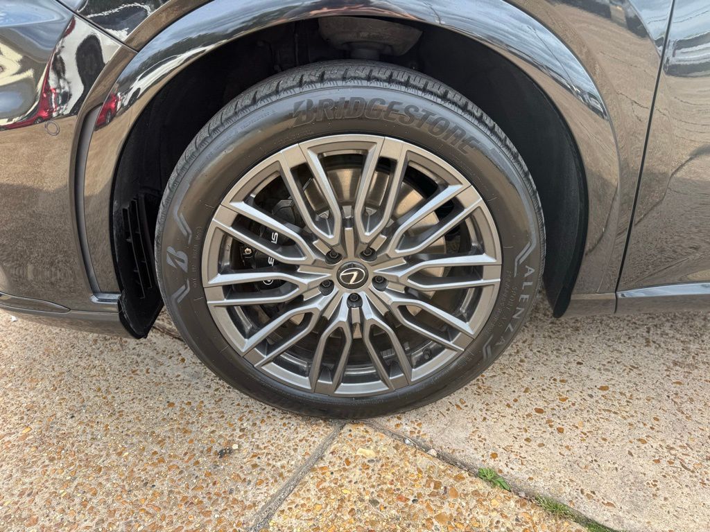 2023 Lexus RX RX 500h F SPORT Performance Image 6 of 21