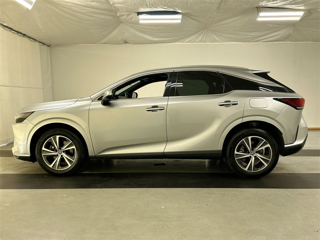 2023 Lexus RX 350 Image 7 of 24