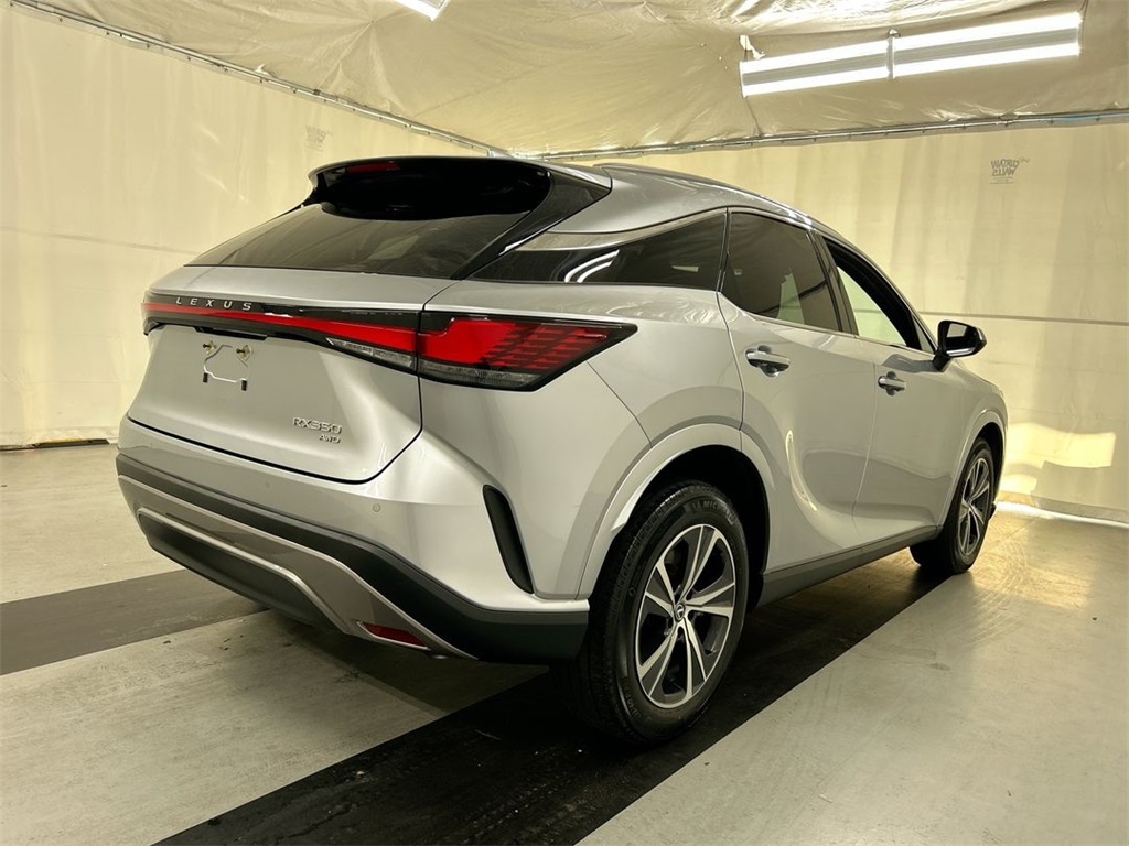 2023 Lexus RX 350 Image 4 of 24