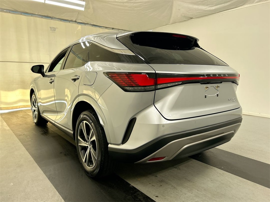 2023 Lexus RX 350 Image 5 of 24