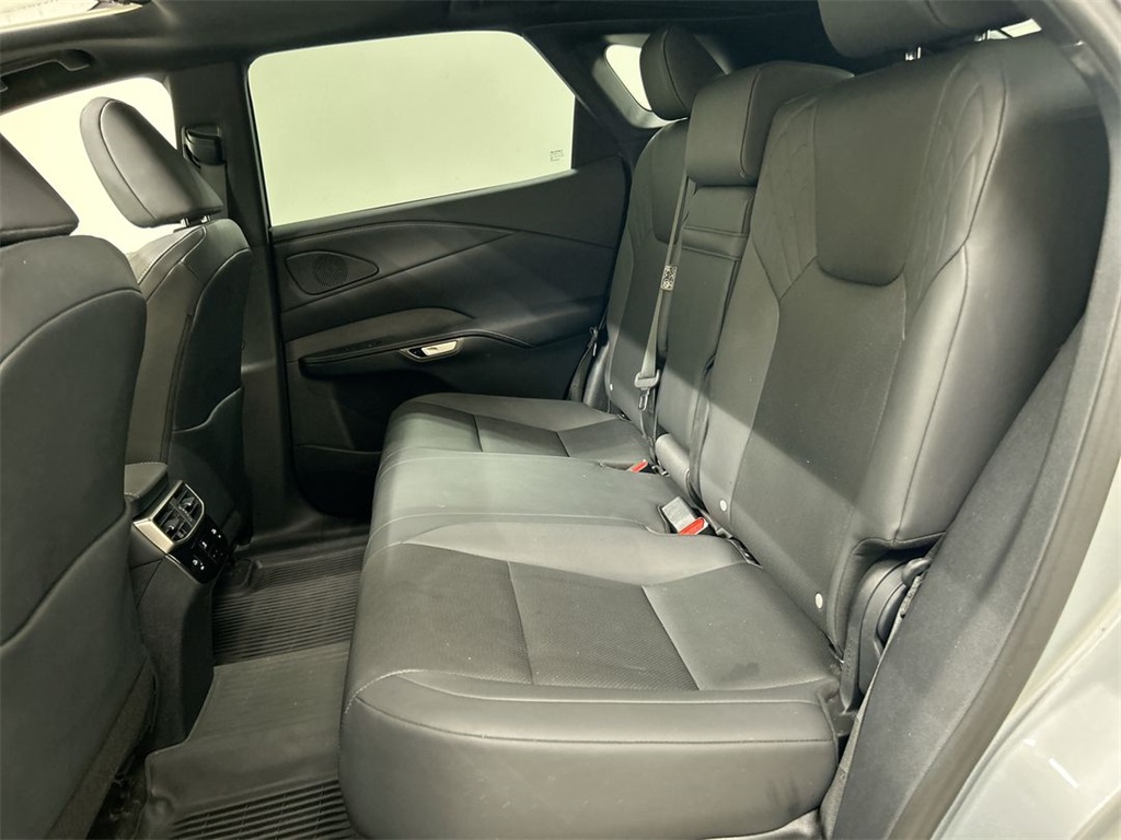 2023 Lexus RX 350 Image 11 of 24