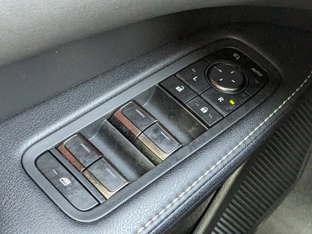 Vehicle image 31 of 36
