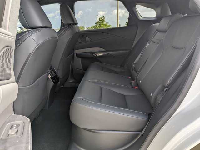 Vehicle image 18 of 36