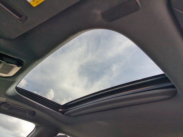Vehicle image 26 of 36